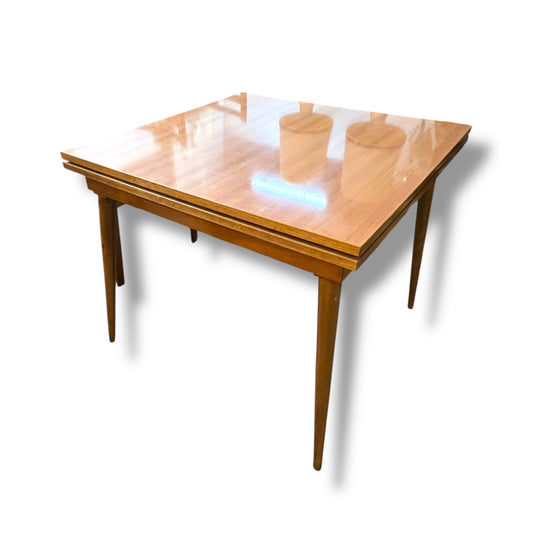 Extendable Dining Table; laminate top