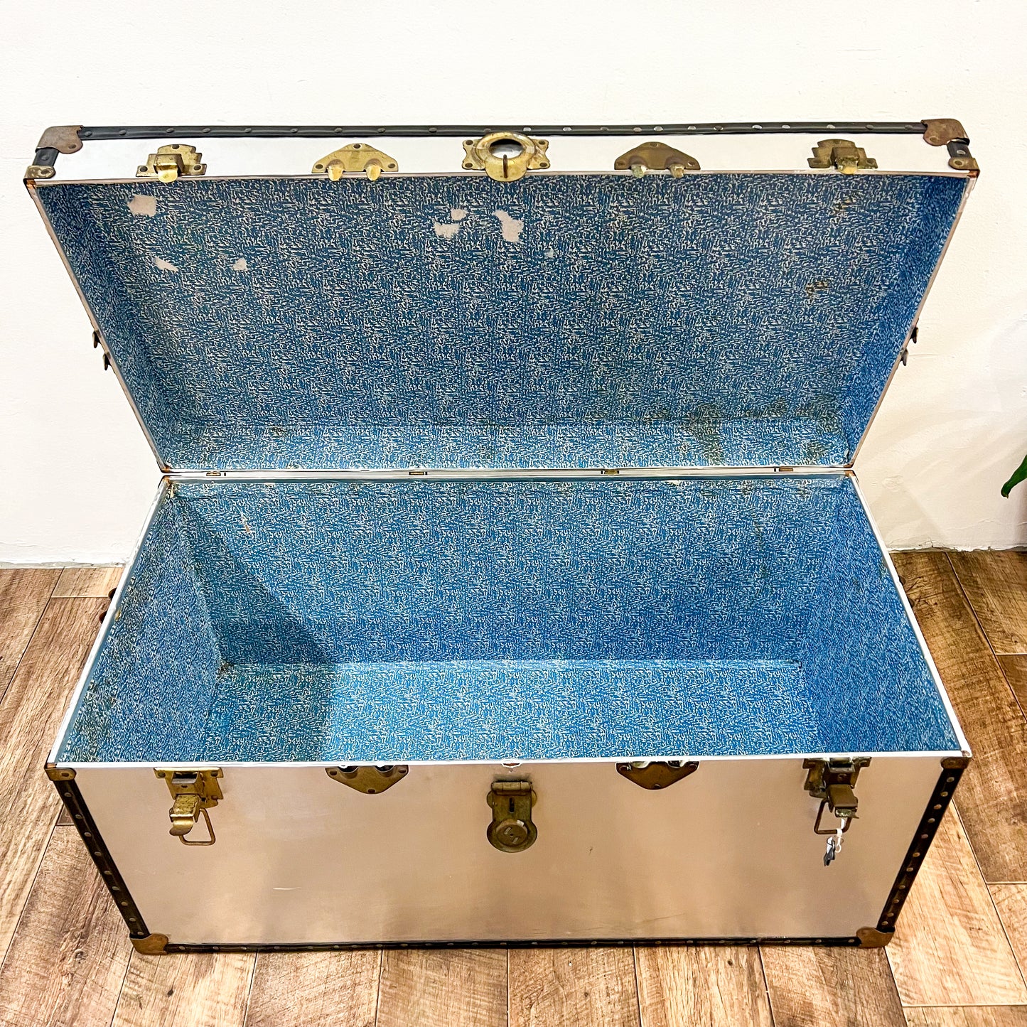 Aluminium Travel Trunk with Keys