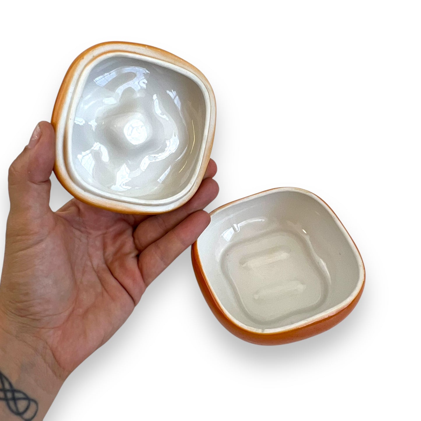 Orange pepper condiments dish with lid