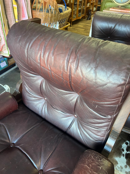 Davis Furniture Leather Armchair – Solid Timber Frame