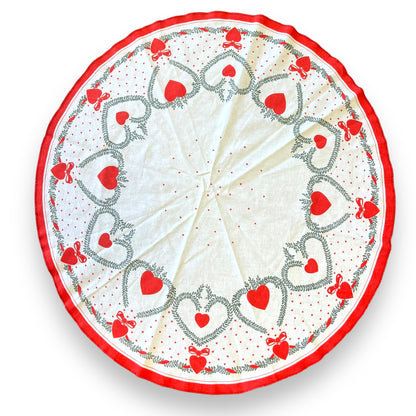 Round Tablecloth with Heart and Bow Pattern – Red and White Retro Decor