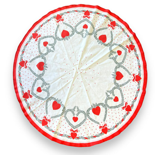 Round Tablecloth with Heart and Bow Pattern – Red and White Retro Decor