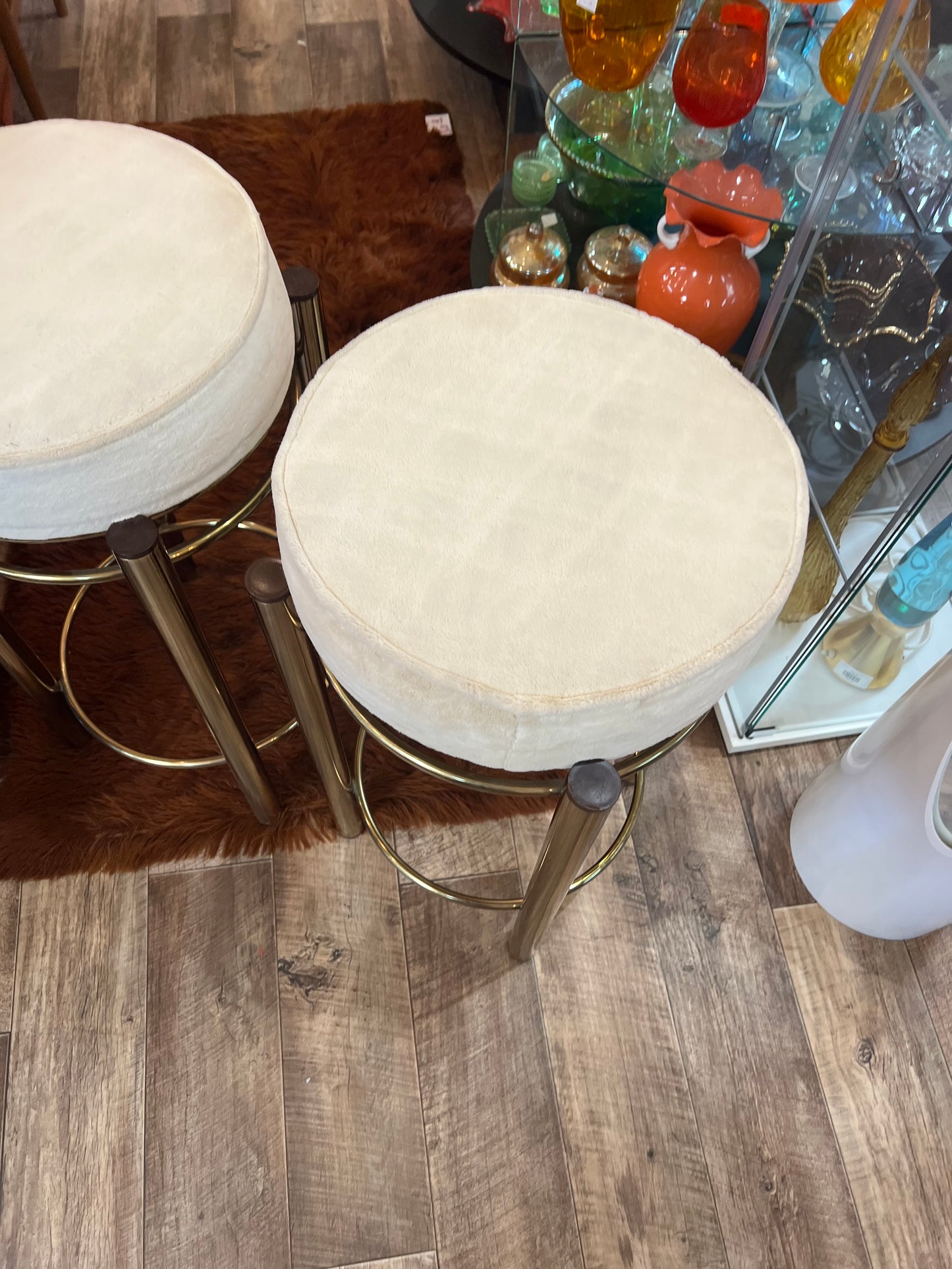 Pair of Vintage Brass Bar Stools with Cream Velvet Seats – Hollywood Regency Style