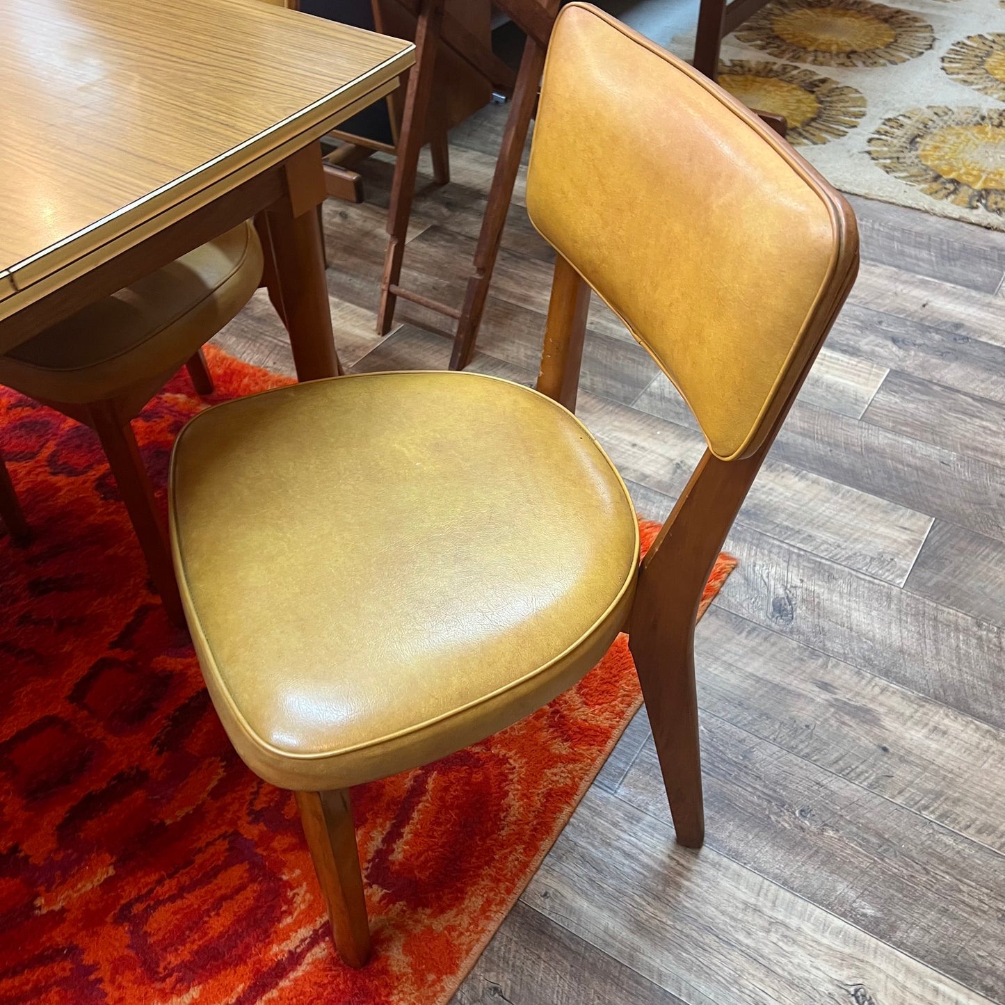 Extendable Dining Table & 6 Matching Chairs