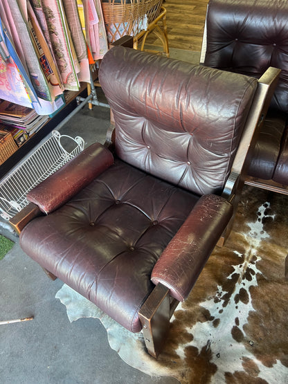 Davis Furniture Leather Armchair – Solid Timber Frame