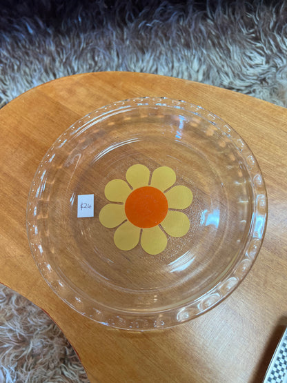 Agee Pyrex Daisy Flower Pie Dish