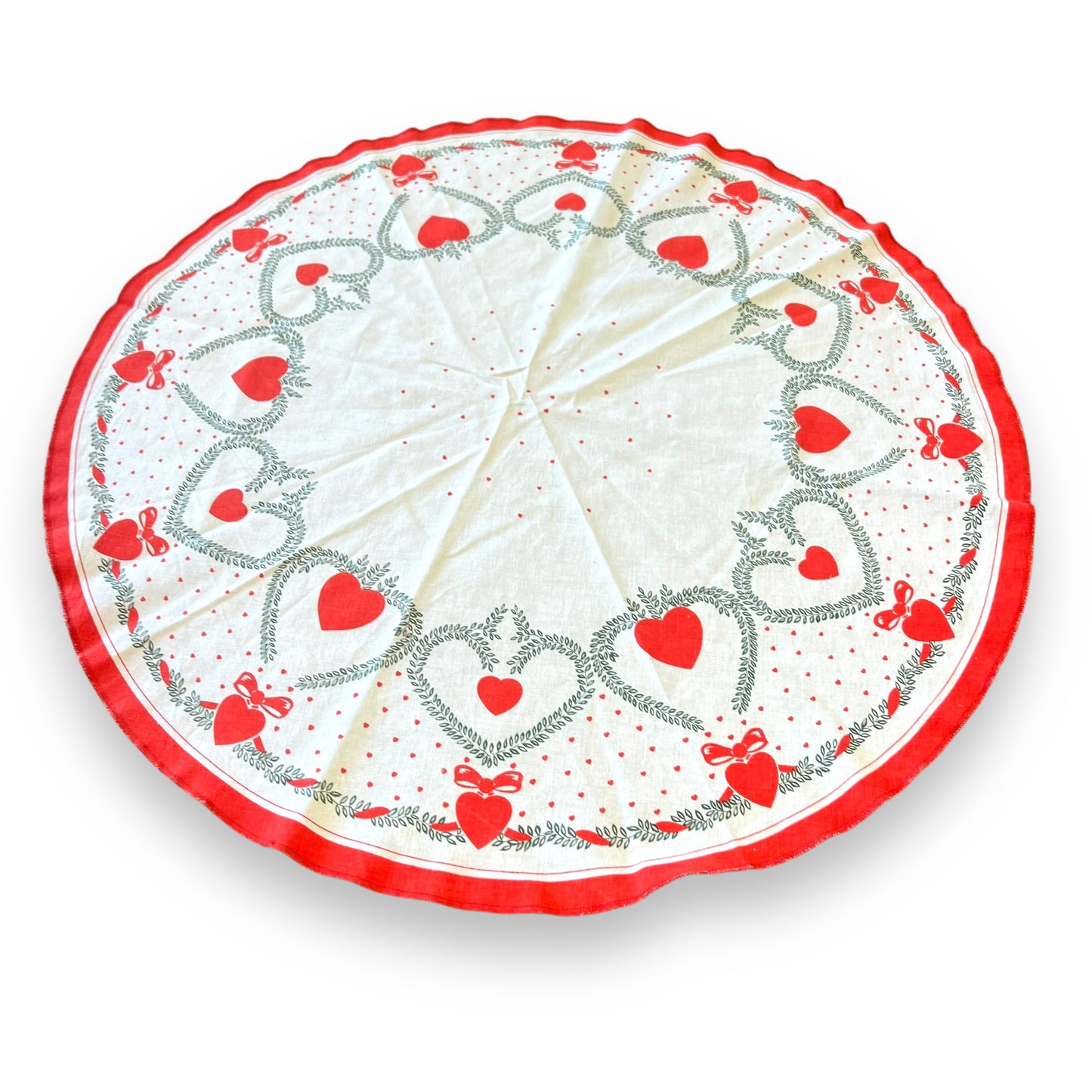 Round Tablecloth with Heart and Bow Pattern – Red and White Retro Decor