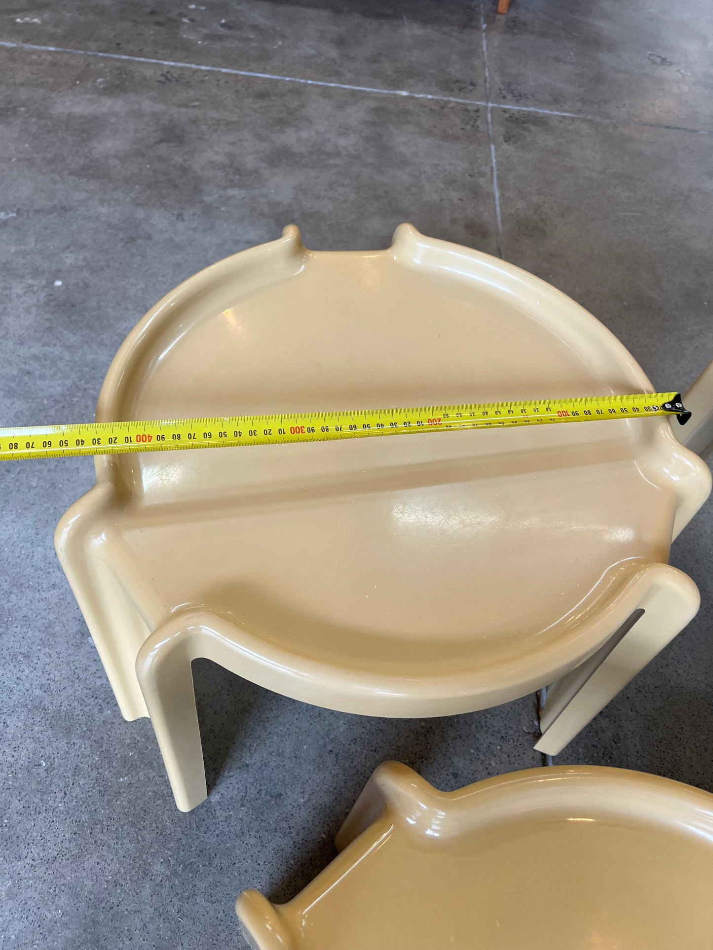 Kartell Nesting Tables – Set of 3 by Giotto Stoppino, 1970s Italian Design, Cream Side Tables