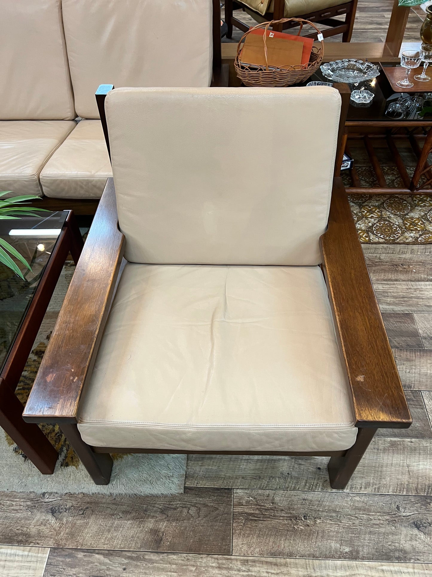 2.Single Lounge Chair Wooden Frame
