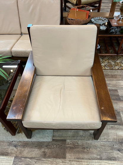 2.Single Lounge Chair Wooden Frame