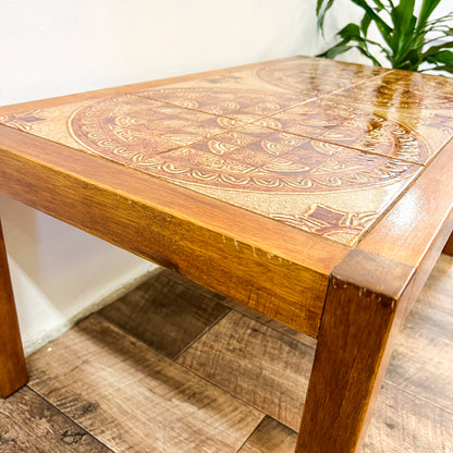 Rectangle wood tile coffee table with circle pattern