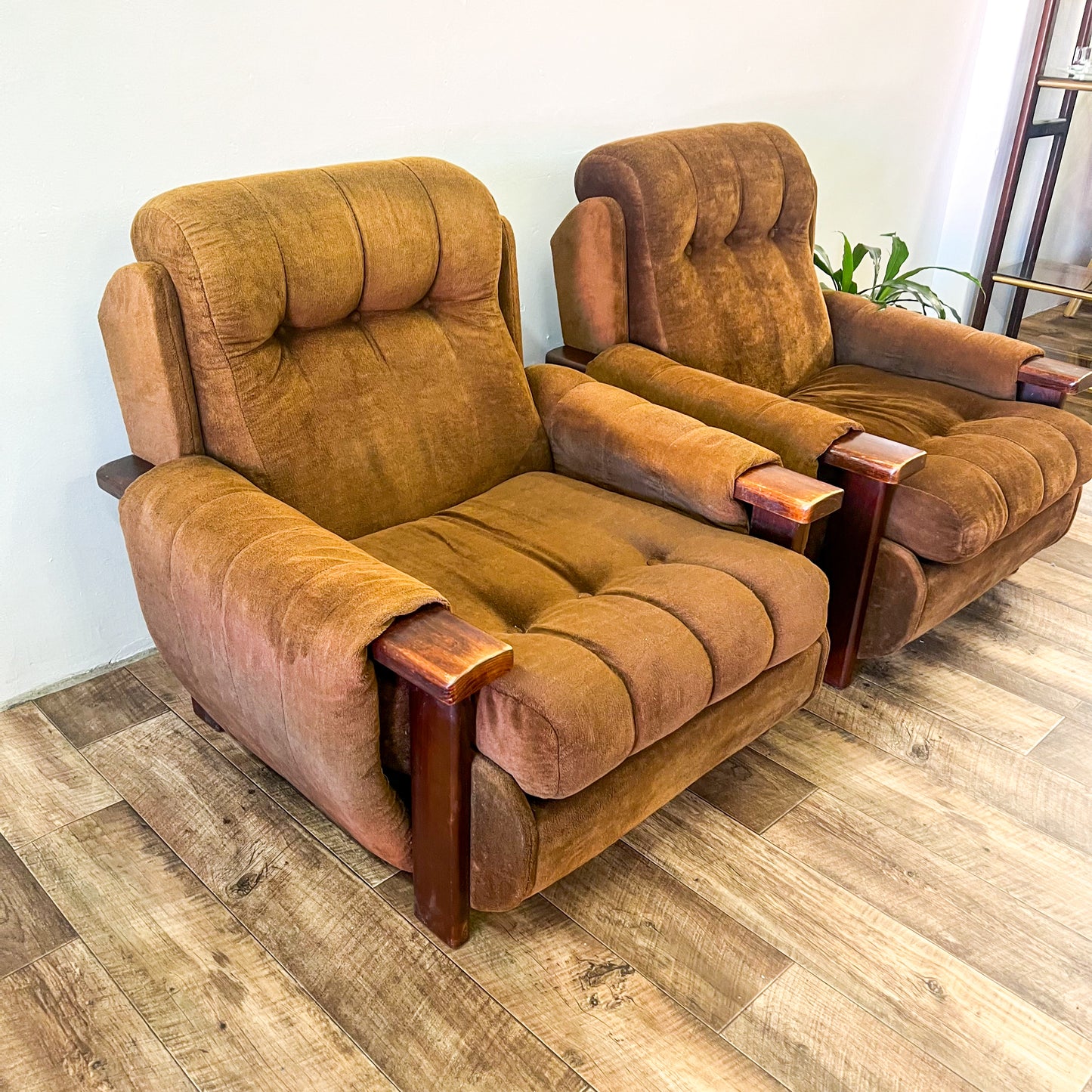 Brown Single Lounge Chair