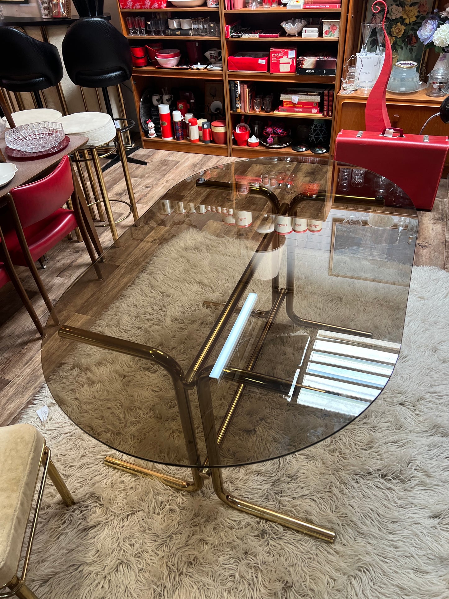 Brass & Smoked Glass Dining Table with 6 Chairs cream upholstery