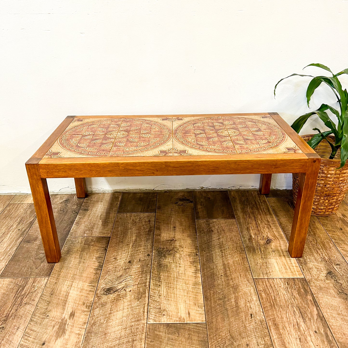 Rectangle wood tile coffee table with circle pattern