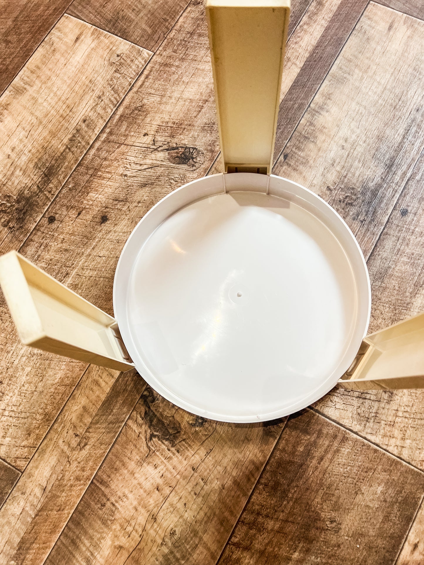 Round Side Table / Plant Stool – Two Tone Cream Plastic