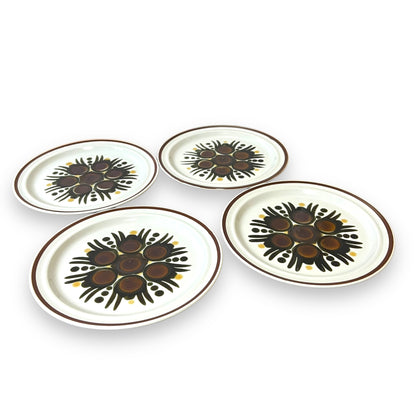 Set of 4 Vintage Classic Stoneware Dinner Plates - Fantasy Design