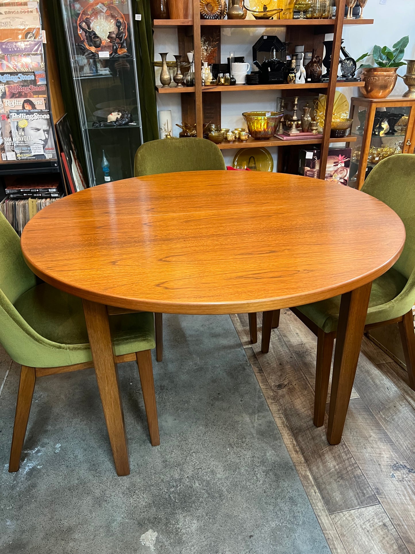 Australian Made Extendable Round/Oval Dining Table – Seats 4–6