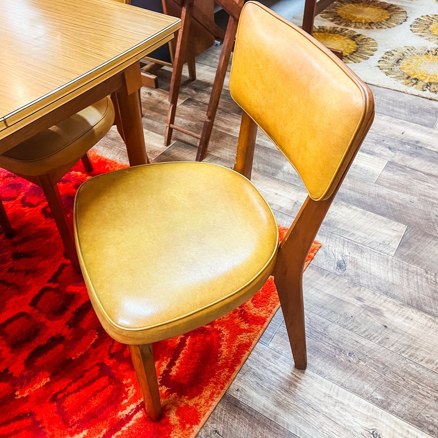 Extendable Dining Table & 6 Matching Chairs