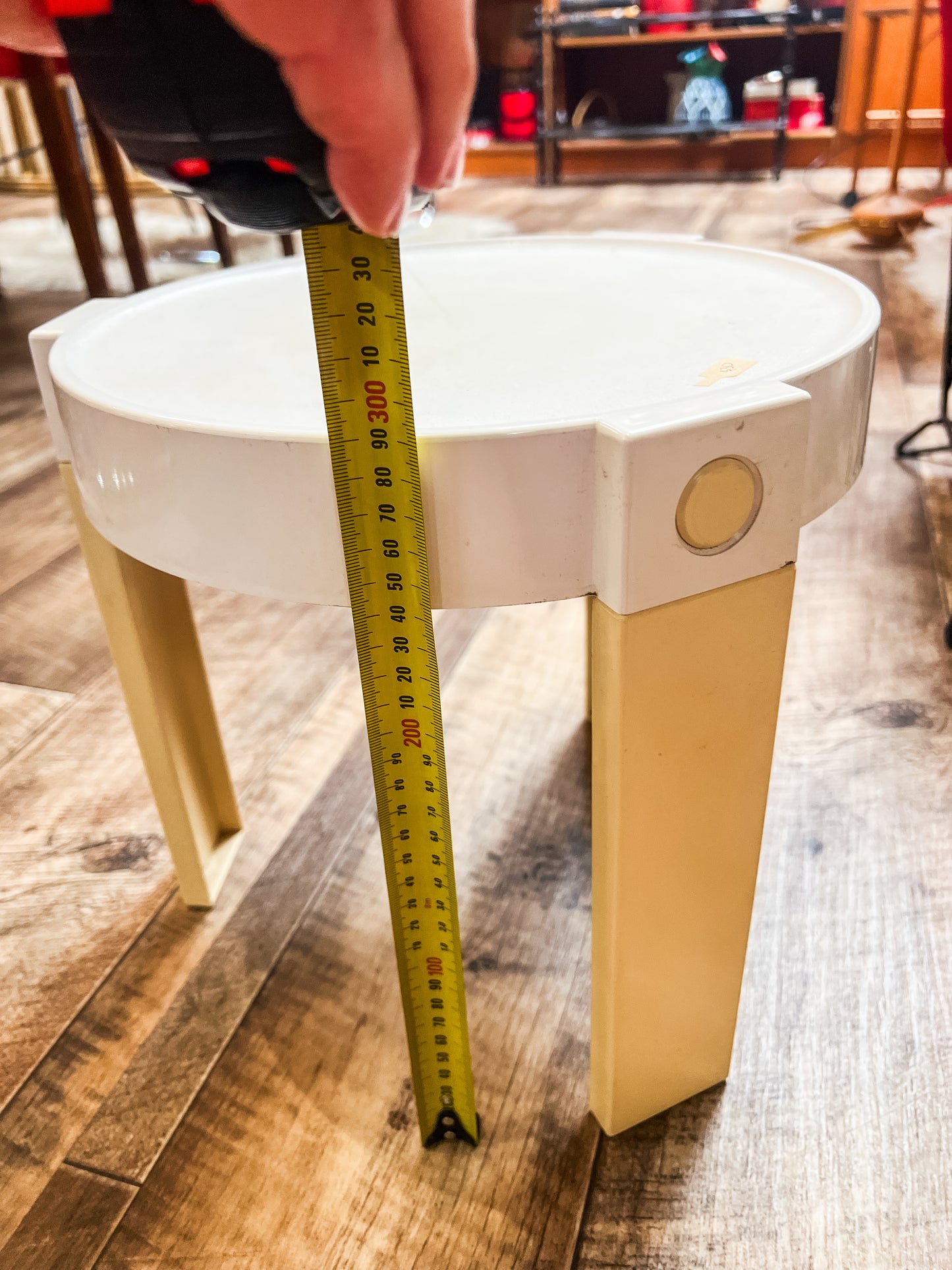 Round Side Table / Plant Stool – Two Tone Cream Plastic