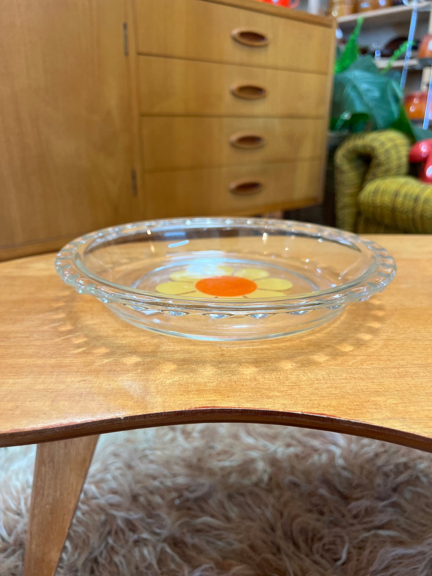 Agee Pyrex Daisy Flower Pie Dish