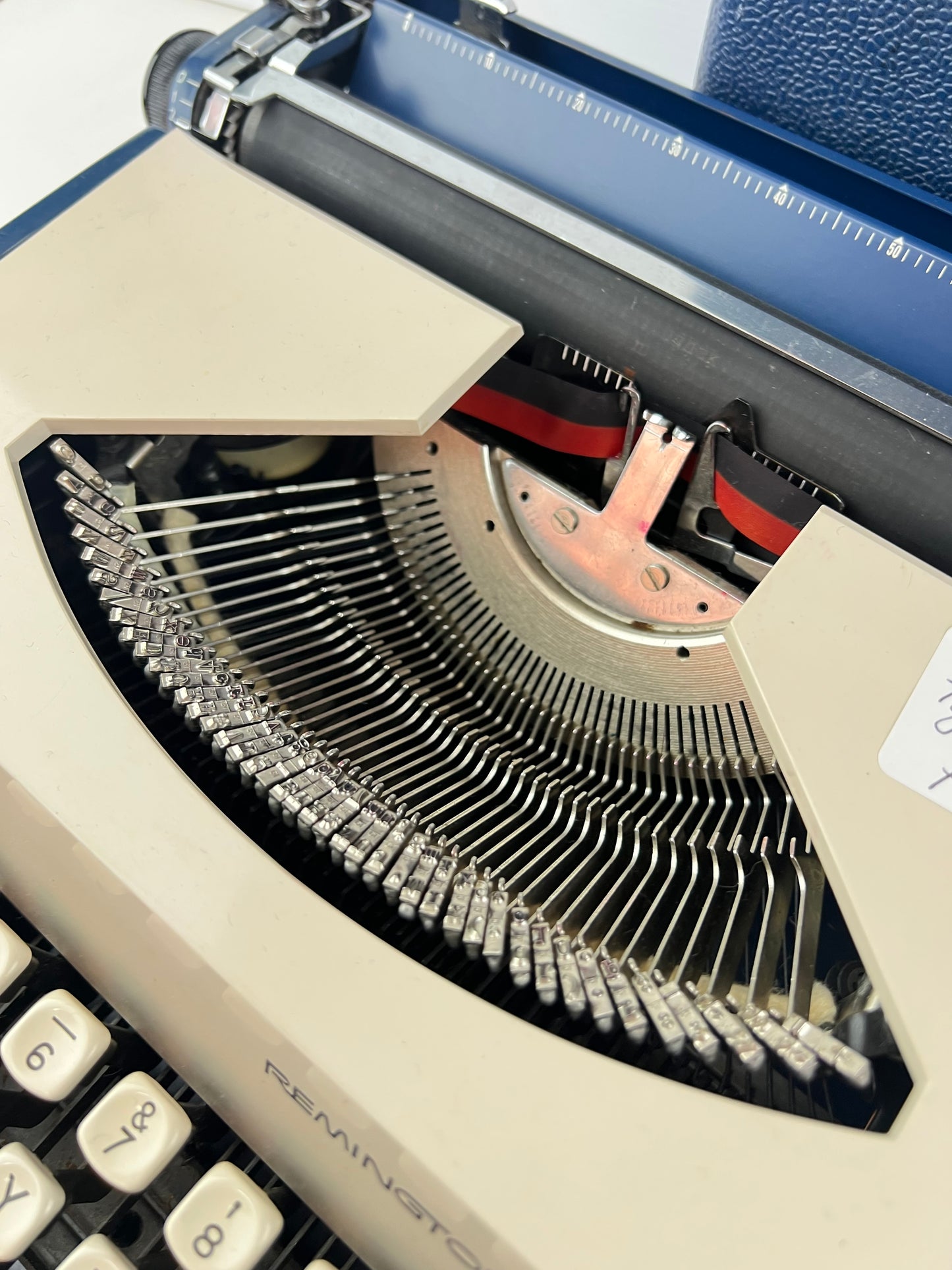 Remington Envoy III Portable Typewriter – Blue