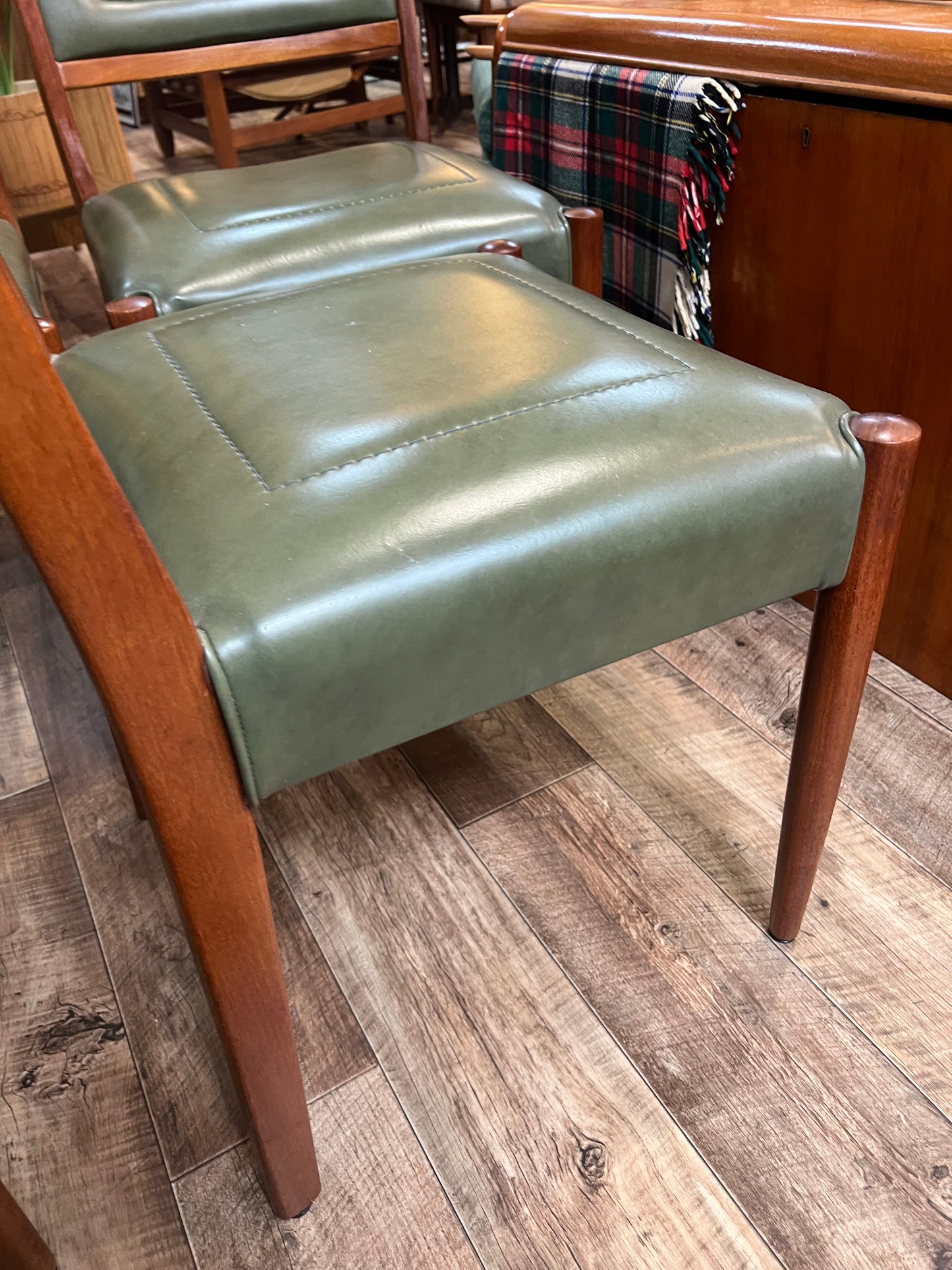 Chiswell Green Vinyl Dining Chairs – Set of 4