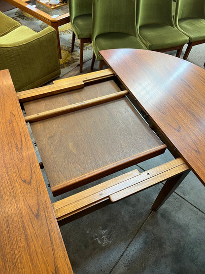Australian Made Extendable Round/Oval Dining Table – Seats 4–6
