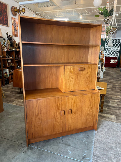 Display Cabinet with pull down Bar section