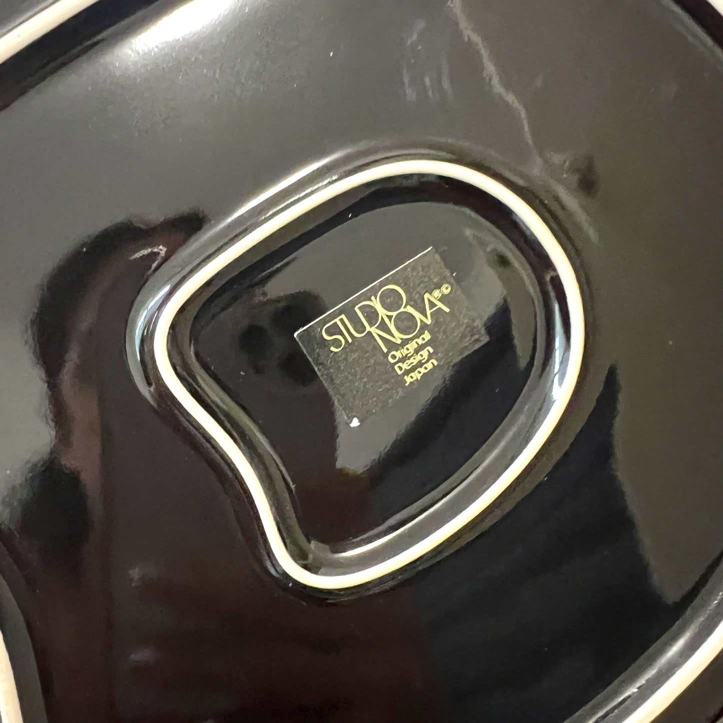 Studio Nova Black Leaf-Shaped Plate
