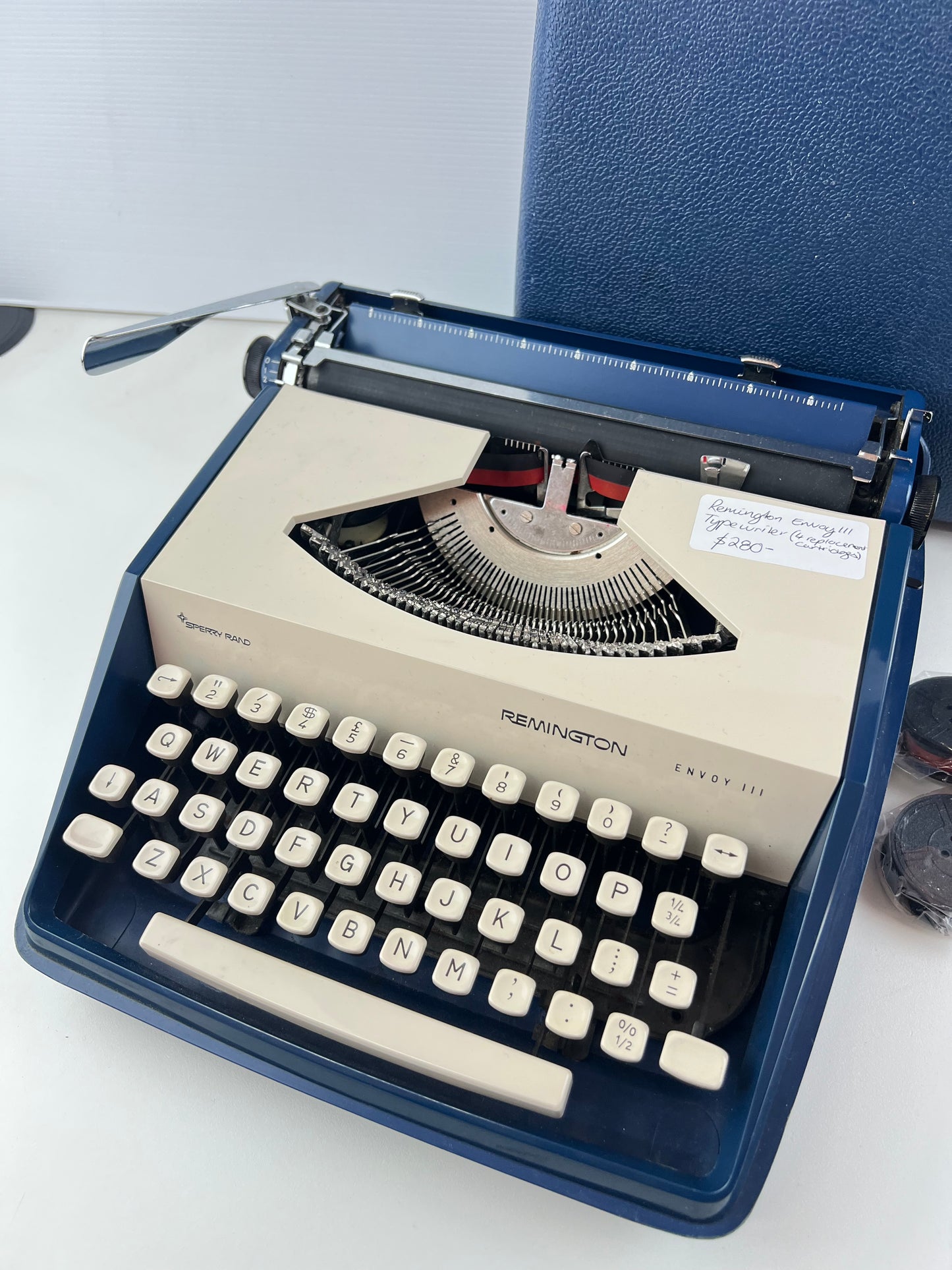 Remington Envoy III Portable Typewriter – Blue