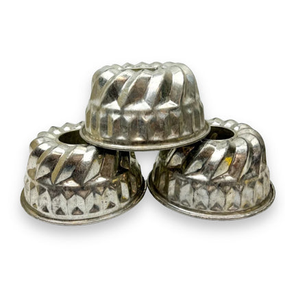 Vintage Kaiser West Germany bundt single metal cake pan/mold, 1950's