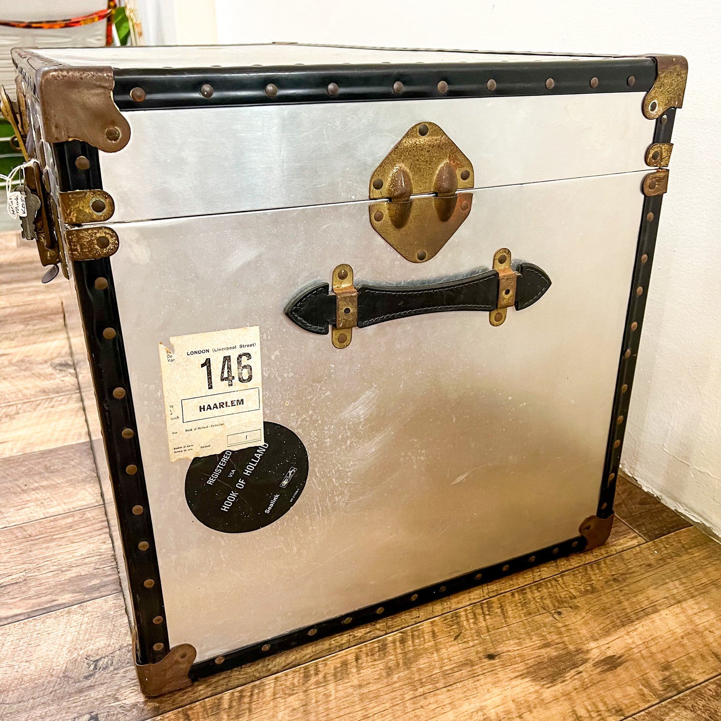 Aluminium Travel Trunk with Keys