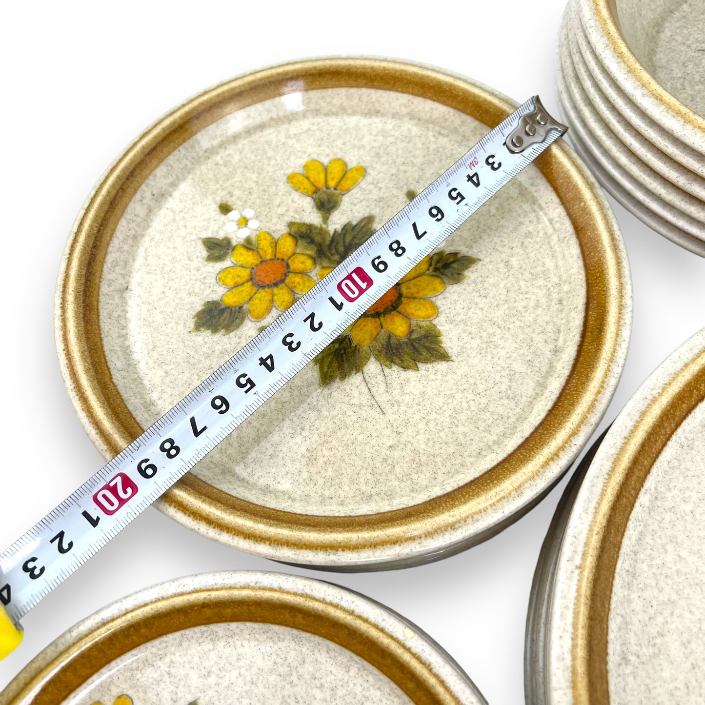 Mikasa Stone Manor “Melissa” F5811 Dinner Set - Bold Yellow Daisy Design, Beige Speckled - 24-Piece Set