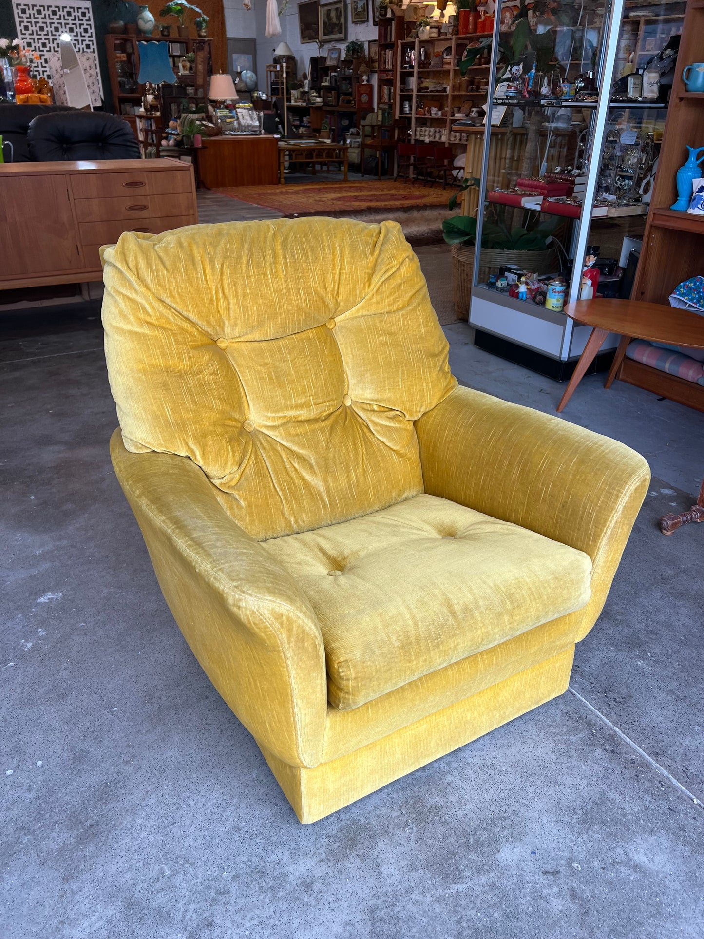 Fler Yellow Velvet Single Lounge Chair