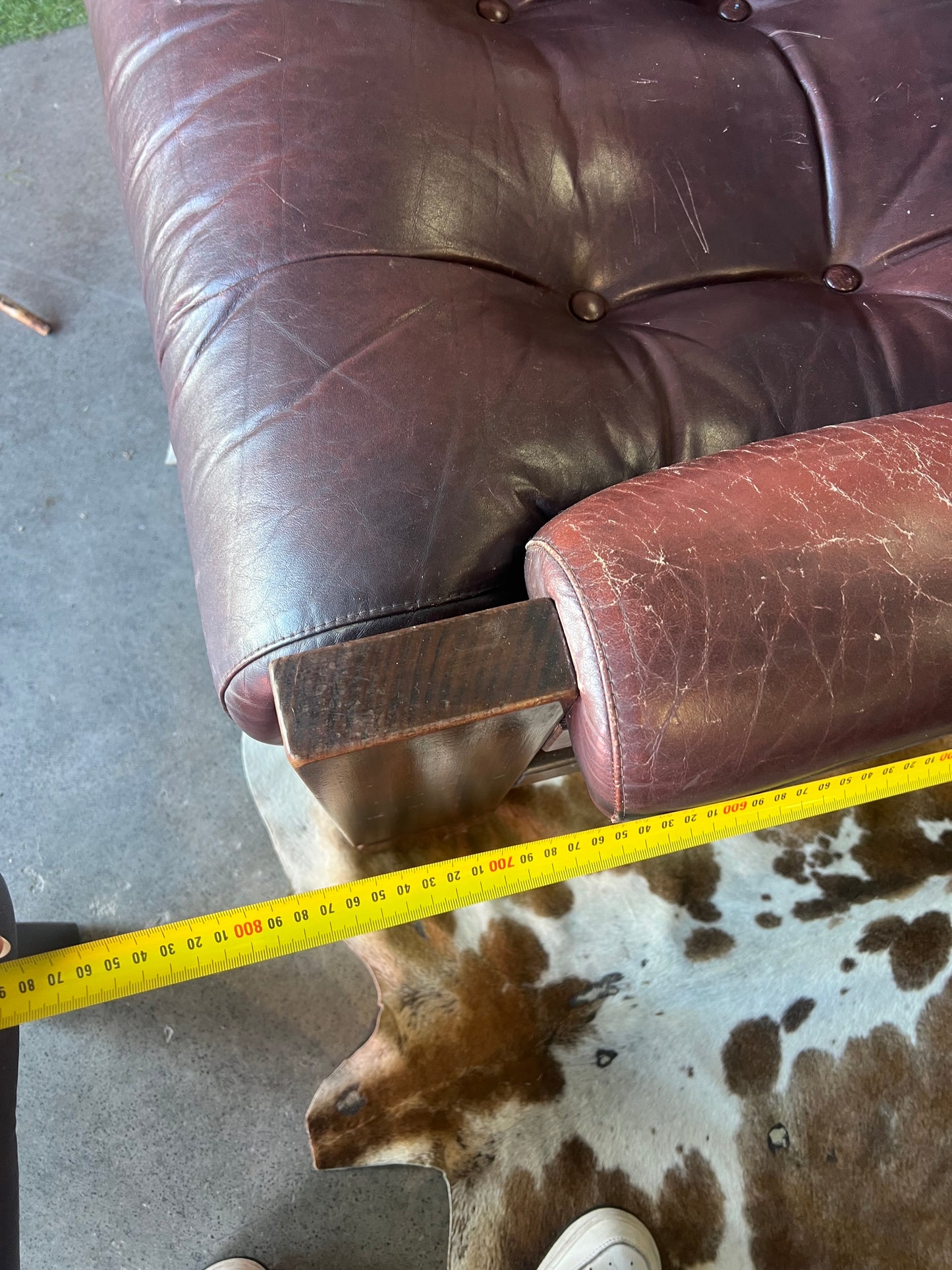 Davis Furniture Leather Armchair – Solid Timber Frame