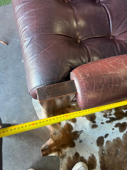 Davis Furniture Leather Armchair – Solid Timber Frame