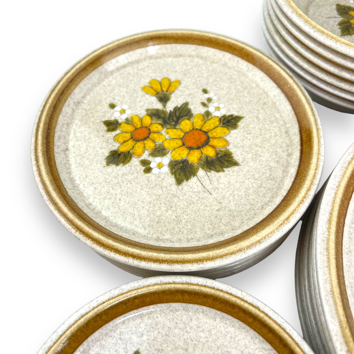 Mikasa Stone Manor “Melissa” F5811 Dinner Set - Bold Yellow Daisy Design, Beige Speckled - 24-Piece Set
