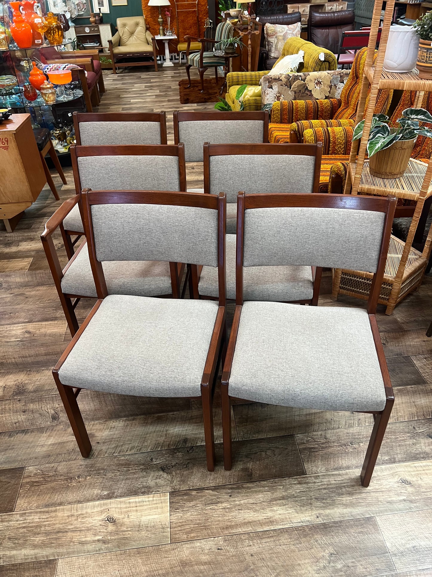 Parker Mid Century Teak Dining Chairs – Set of 6 (2 Carvers + 4 Chairs)