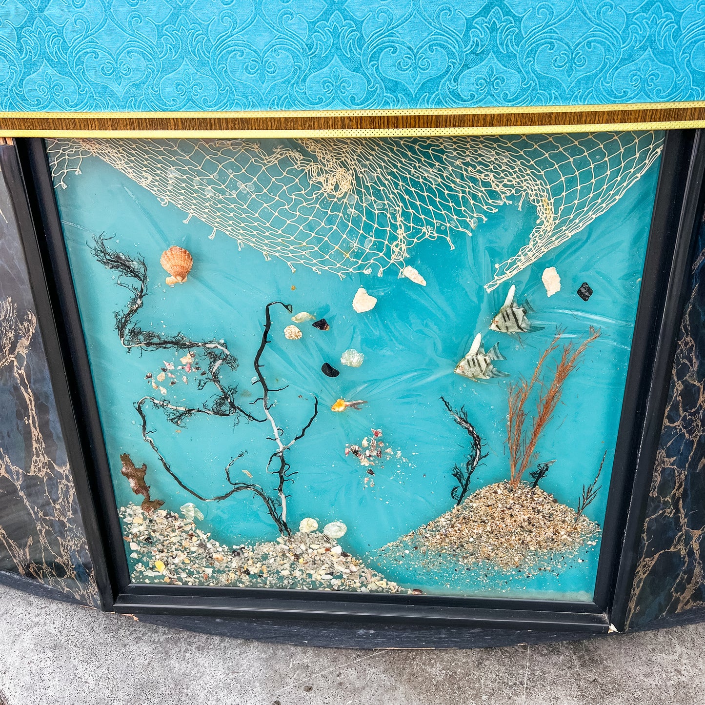 Curved Bar with Light-Up Underwater Fish Diorama