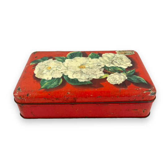 White roses red old tin