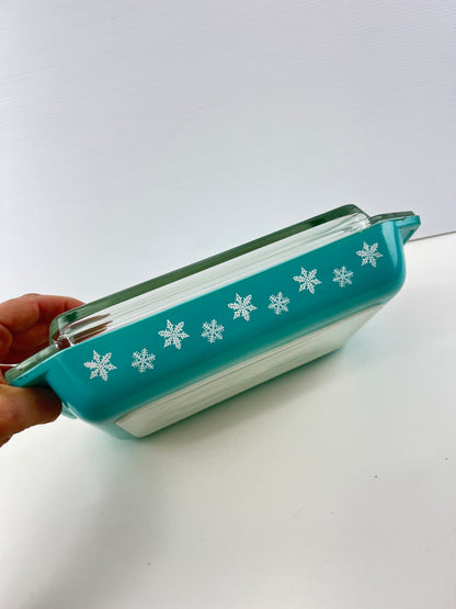 Pyrex Snowflake Turquoise Casserole Dish with Lid