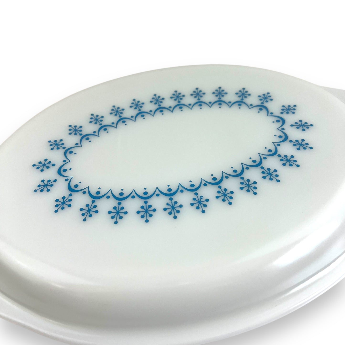Pyrex 045 Snowflake Garland Oval Casserole Dish with Lid – 2.5 Qt – Vintage Blue & White Ovenware