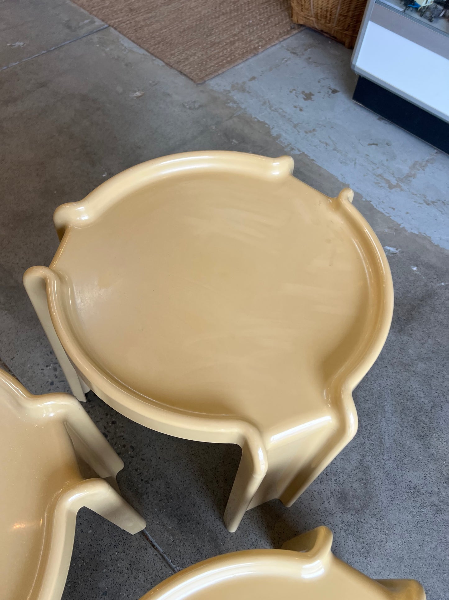 Kartell Nesting Tables – Set of 3 by Giotto Stoppino, 1970s Italian Design, Cream Side Tables