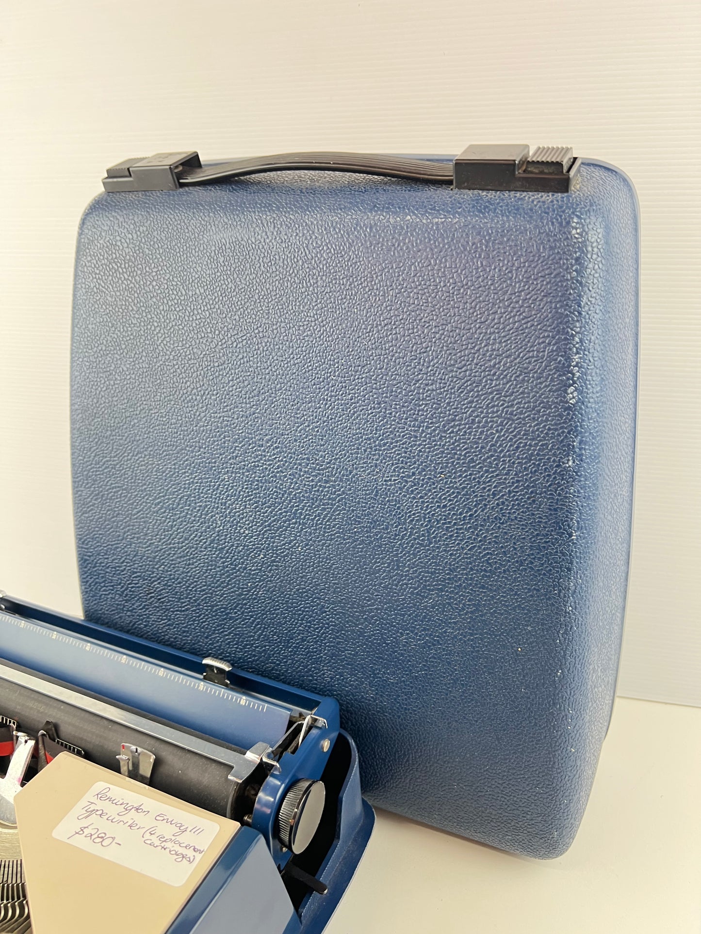 Remington Envoy III Portable Typewriter – Blue