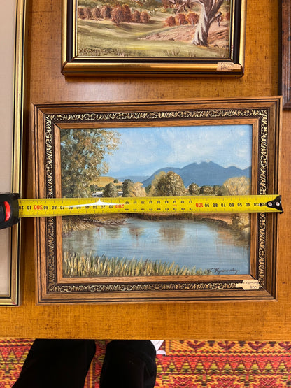 Australian River Landscape Oil Painting – Signed V. Kynnersley