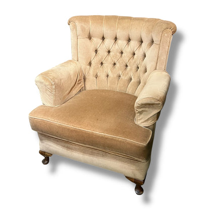 Tufted Velvet Armchair – Caramel Beige