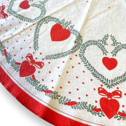 Round Tablecloth with Heart and Bow Pattern – Red and White Retro Decor