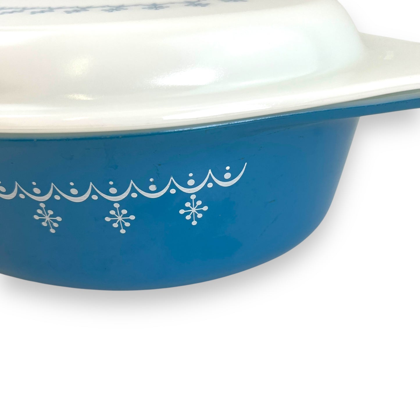 Pyrex 045 Snowflake Garland Oval Casserole Dish with Lid – 2.5 Qt – Vintage Blue & White Ovenware
