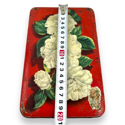 White roses red old tin