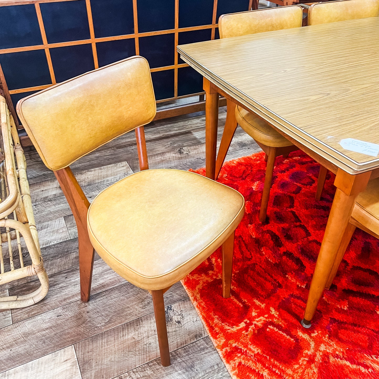 Extendable Dining Table & 6 Matching Chairs